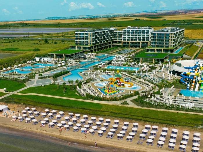 Wave Resort