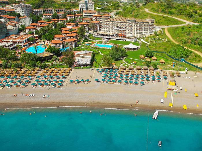 Justiniano Deluxe Resort