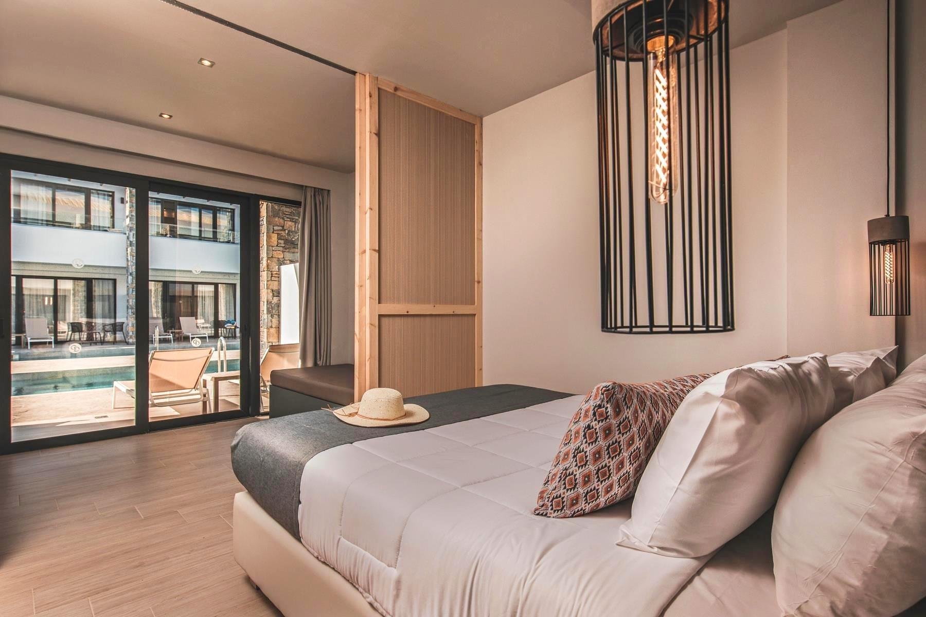Cavo Suites
