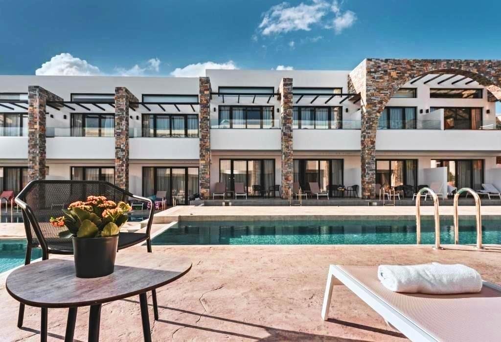 Cavo Suites