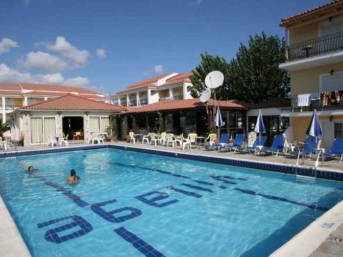Village Inn Studios & Family Apartments