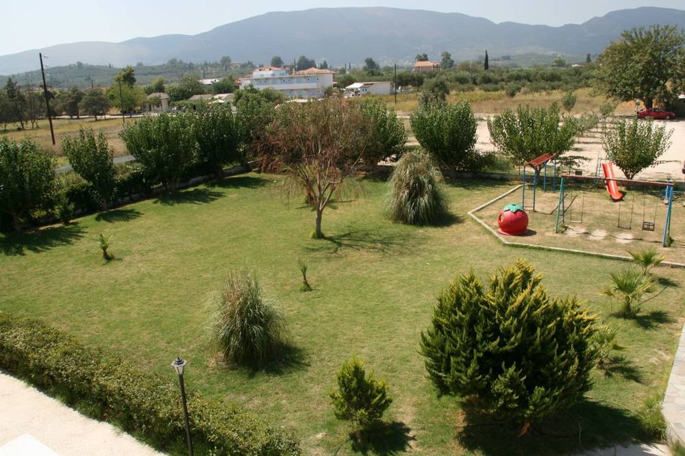 Village Inn Studios & Family Apartments