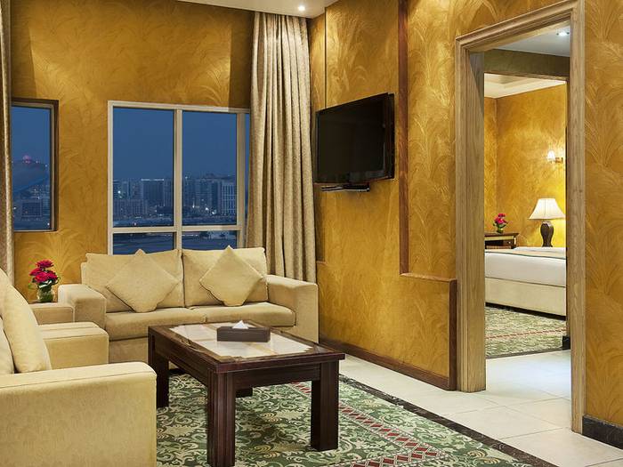 Golden Tulip Media Hotel