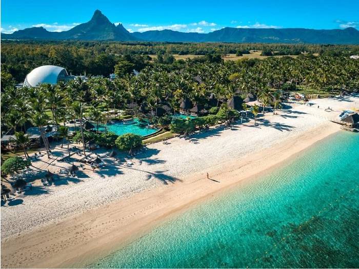 La Pirogue, A Sun Resort