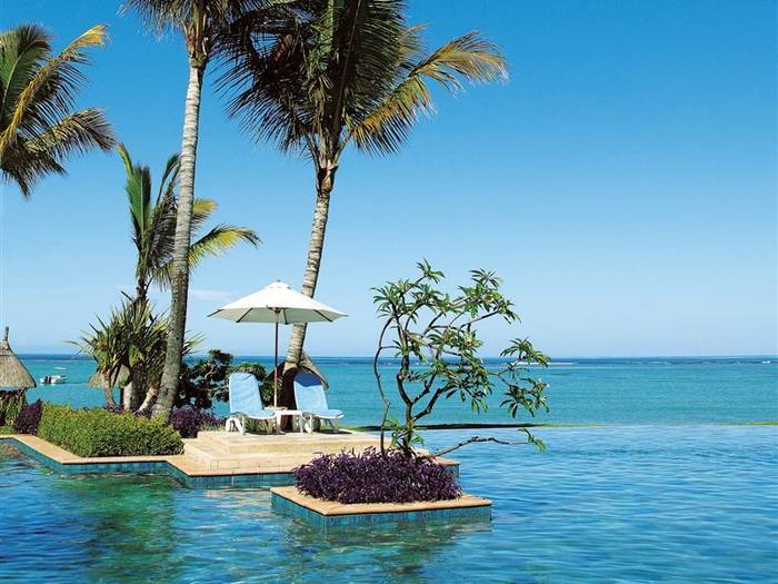 La Pirogue, A Sun Resort