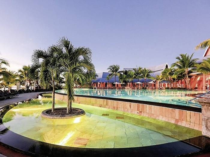 VICTORIA BEACHCOMBER RESORT FOR 2