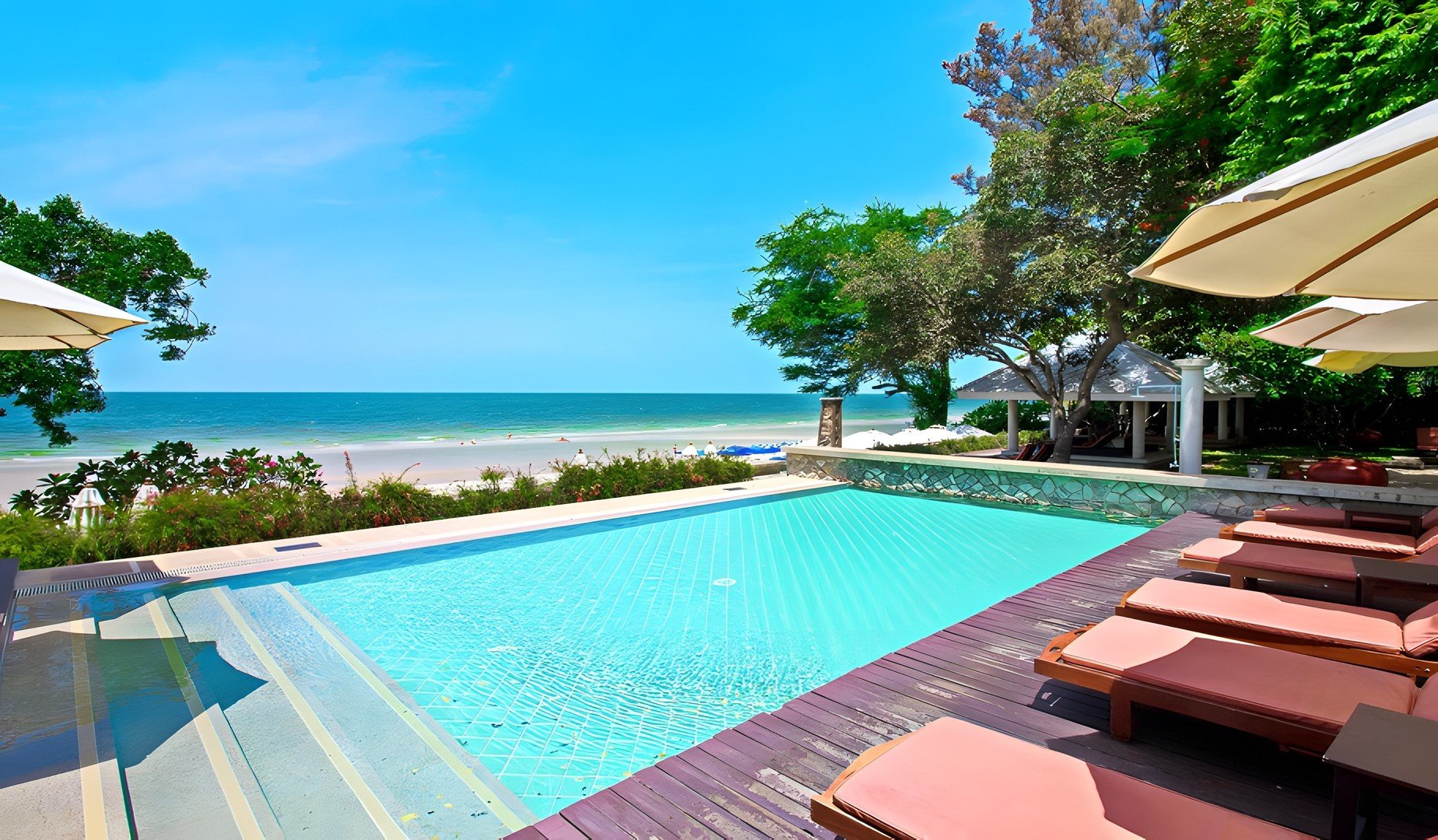 Baan Bayan Beachfront Hotel