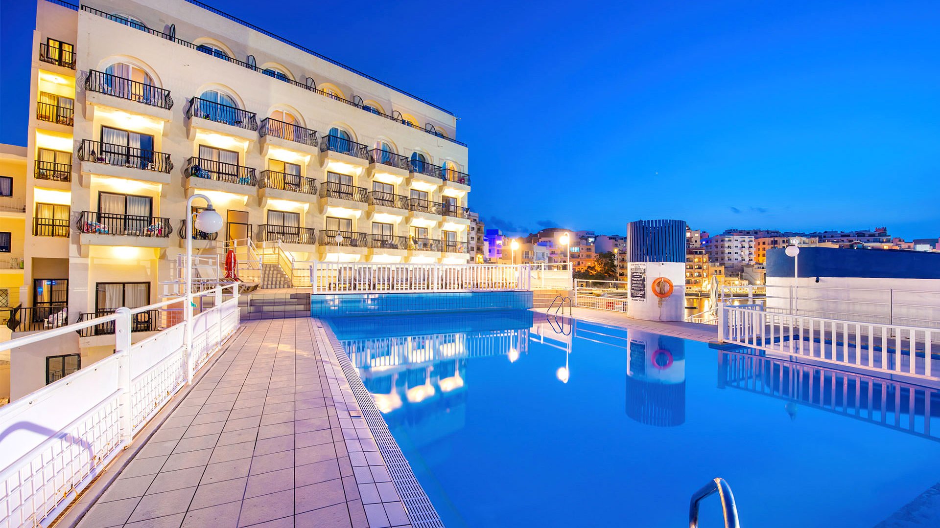 Gillieru Harbour Hotel