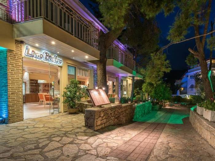 Koukounaria Hotel & Suites