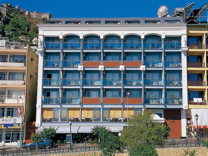 Numa Port Hotel