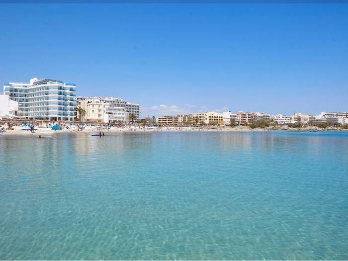 Universal Hotel Perla