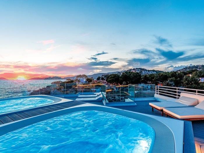 FERGUS Style Cala Blanca Suites