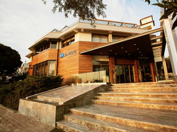 Paloma Marina Suites