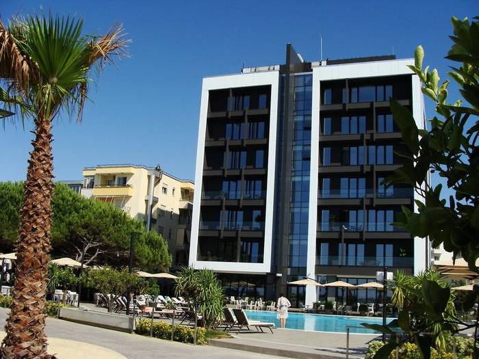 Supreme Hotel & Spa