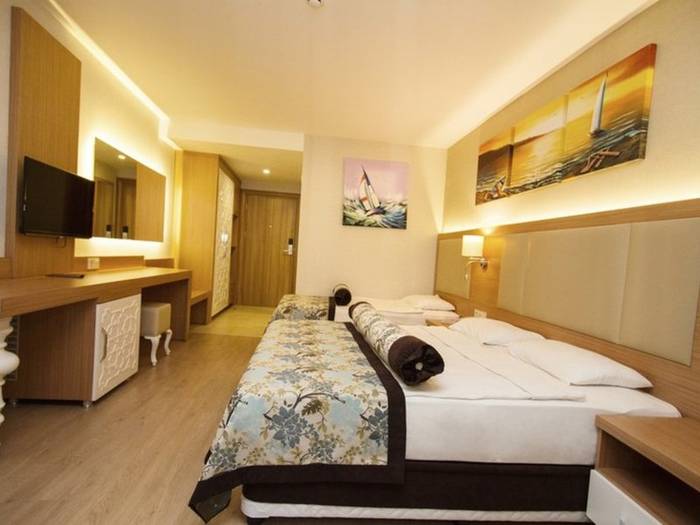 Blue Wave Suite Hotel