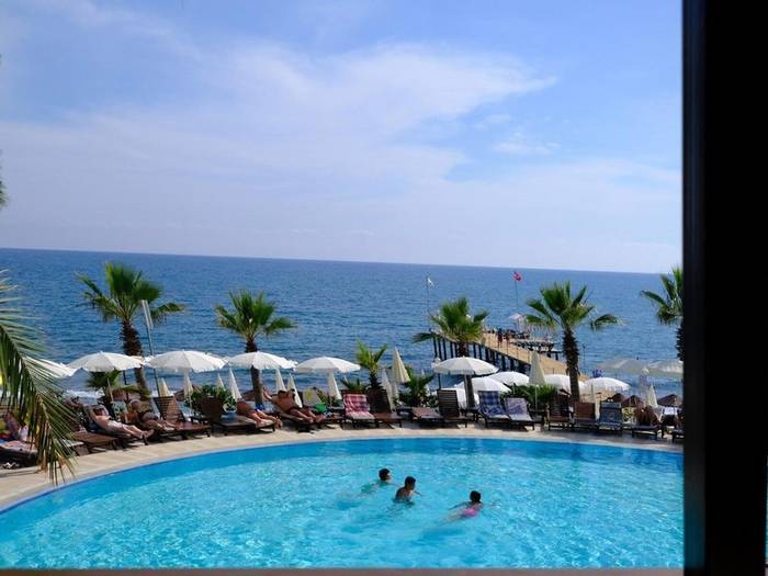 Anitas Beach Hotel