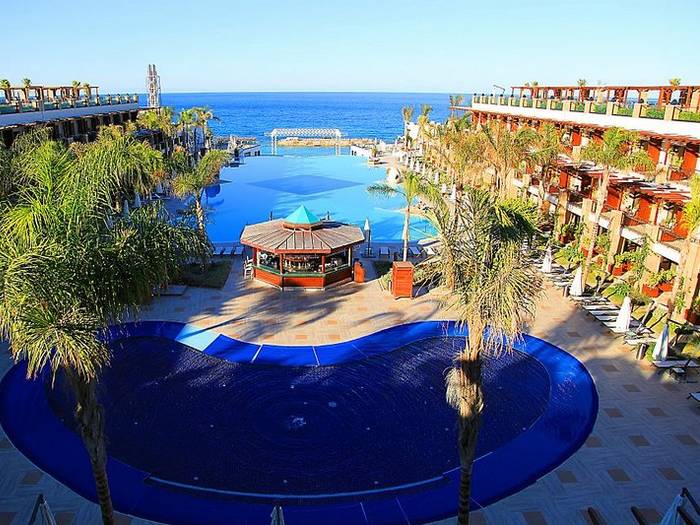 Cratos Premium Hotel & Casino