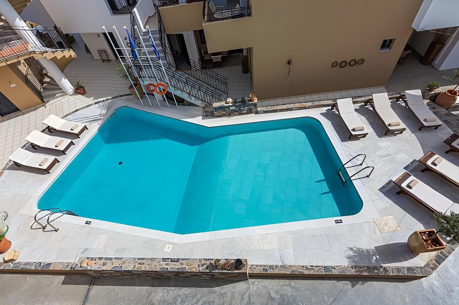 Nami Hotel & Suites